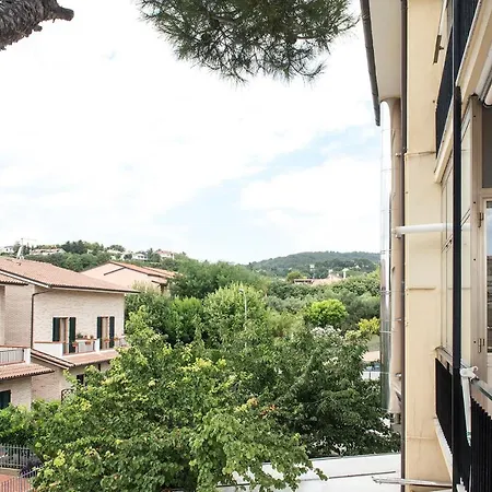 S208 - Sirolo, Ampio Trilocale In Centro Con Terrazzo *