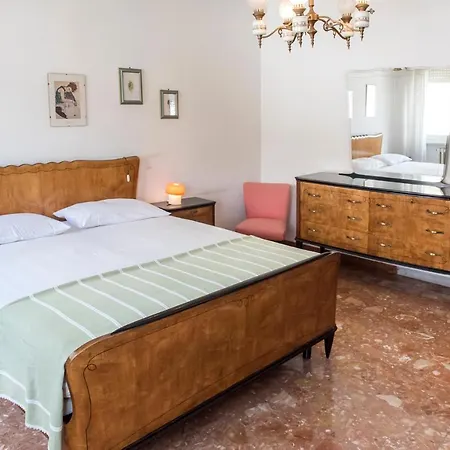Apartment S208 - Sirolo, Ampio Trilocale In Centro Con Terrazzo