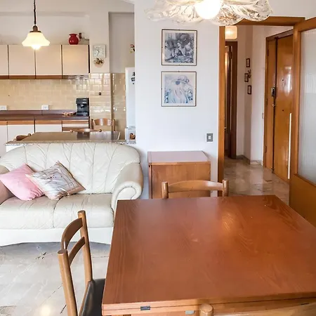 S208 - Sirolo, Ampio Trilocale In Centro Con Terrazzo